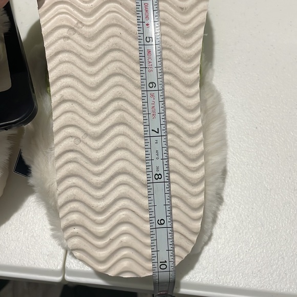 💚LAST ONE💚FINAL PRICE Grinch Slippers - Picture 10 of 10